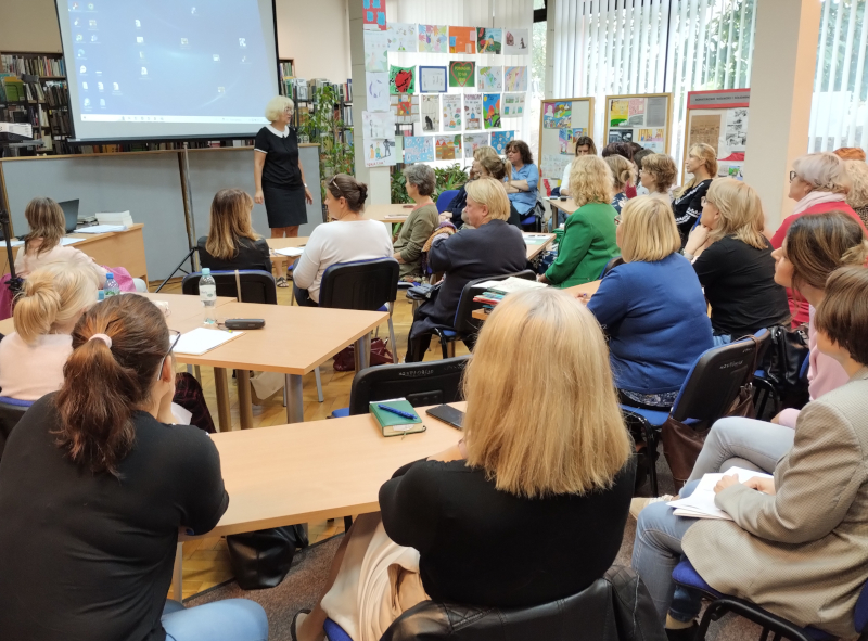 nauczyciele bibliotekarze na spotkaniu sieci w Pruszczu