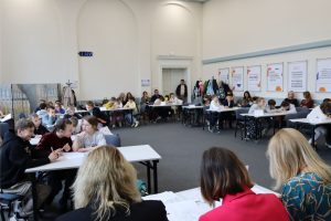turniej logopedyczny uczestnicy rozwiązują zadania