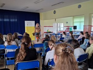 spotkanie z pisarką dla uczniów w Sierakowicach