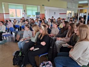 spotkanie z pisarką w Sierakowicach dla uczestników konkursu czytelniczego