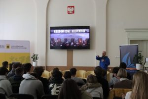 Spotkanie z dr. Wacławem Kulczykowskim w bibliotece