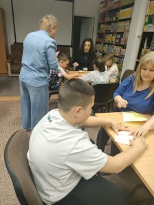 warsztaty origami i teatrzyk kamishibai w bibliotece pedagogicznej