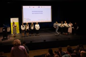 konkurs czytelniczy wręczanie podziękowań nauczycielom